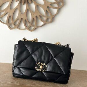 Classic CHANEL Bag: A Stylish and Versatile Choice for Elegance